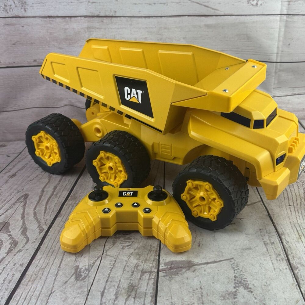 CAT Massive Mover RC Steel Dump Truck 2.4GHz Remote Control Lights Sounds Yellow